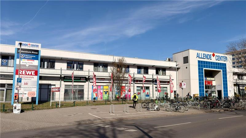 Wildschwein spaziert durch Berliner Einkaufszentrum In dem Einkaufszentrum hatte sich ein Wildschwein verirrt.