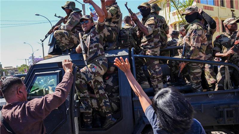 Medien: Präsident Madagaskars nach Protesten ausgeflogen In dem Inselstaat im Indischen Ozean demonstrieren seit Ende September Zehntausende junge Menschen der „Gen Z“ - am Wochenende schlossen sich Militärs ihnen an. (Archivbild)