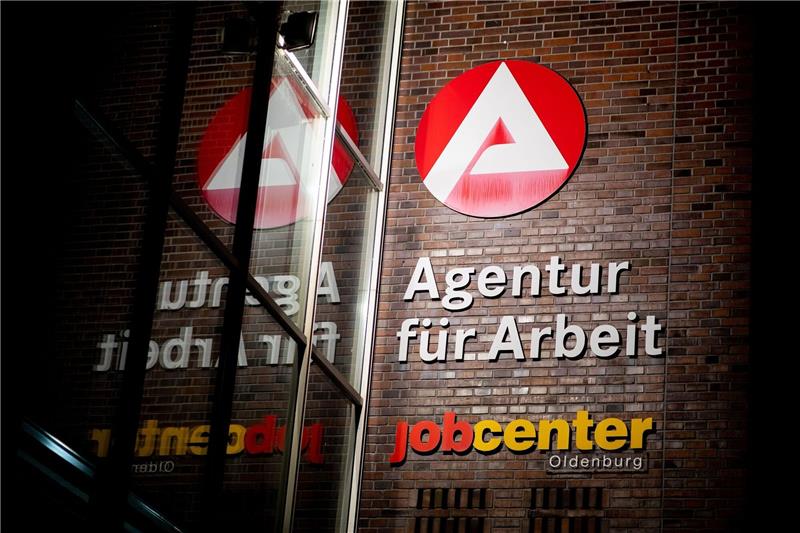 In den Arbeitsmarkt könnte weiter Bewegung kommen - denn viele Beschäftigte können sich einen Jobwechsel vorstellen.
