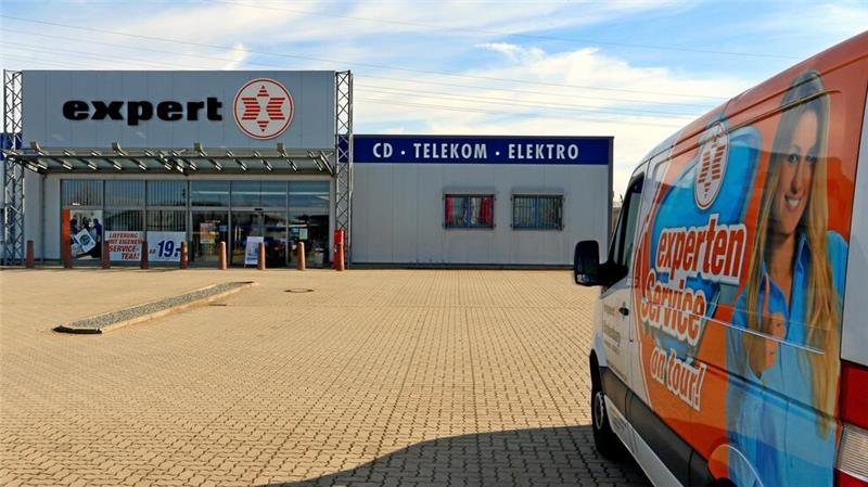 Diebe erbeuten Handys im Wert von über 30.000 Euro In den Expert-Markt in der Carl-Zeiss-Straße wurde Samstagabend eingebrochen.