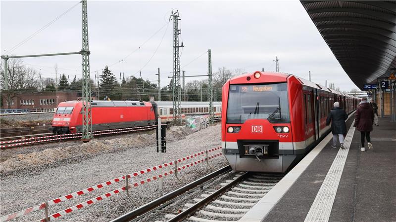 Bauarbeiten in Hamburg – Zugverkehr zwei Wochen lang gestört In den Hamburger Schulferien will die Deutsche Bahn mit dem Bau eines neuen Fernbahnsteigs am Diebsteich beginnen. (Archivbild)