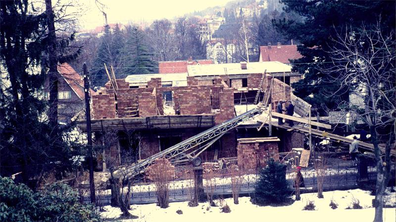 Rätselhaft: Was zeigen diese alten Bad Harzburger Schulfotos? Das Bild zeigt eine Baustelle.