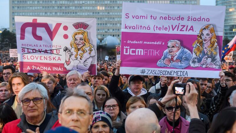 Slowakei löst öffentliche Sendeanstalt RTVS auf In den Monaten vor der Abstimmung hatten Zehntausende gegen die Auflösung der öffentlich-rechtlichen Sendeanstalt RTVS protestiert.