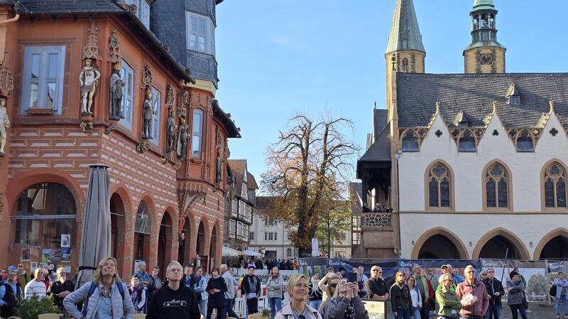 In den Sommermonaten ist die Goslarer Altstadt voller Touristen.