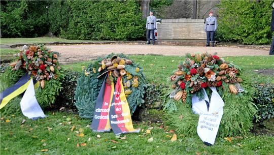 In den Stadtteilen um Langelsheim werden am Wochenende die Kränze an den Ehrenmalen niedergelegt.