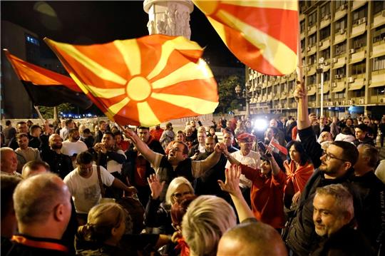 In den Straßen der Hauptstadt Skopje feierten die Anhänger der Opposition bis tief in die Nacht.