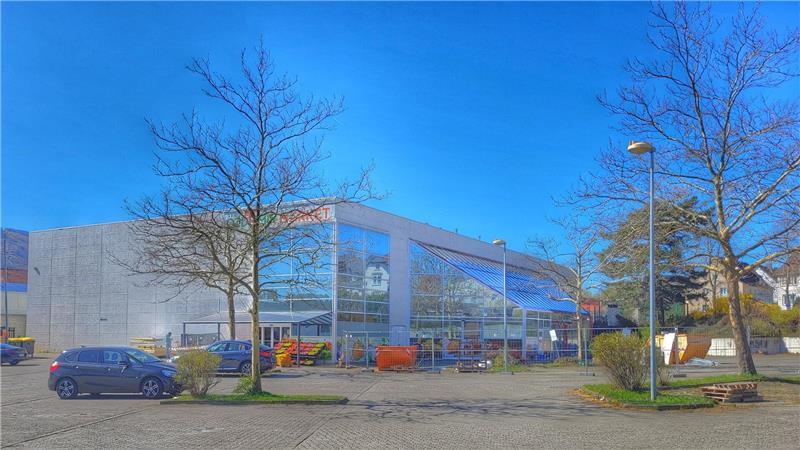 In den ehemaligen Toom-Baumarkt zieht neben dem Özdemir-Market eine riesige Indoor-Spielarena. Die Eröffnung ist auf August verschoben.