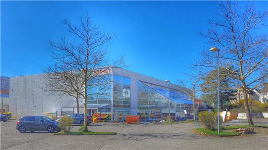 In den ehemaligen Toom-Baumarkt zieht neben dem Özdemir-Market eine riesige Indoor-Spielarena. Die Eröffnung ist auf August verschoben.