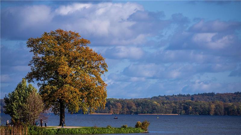 Ruhiges Herbstwetter mit milden Temperaturen im Norden In den kommenden Tagen bleibt das Wetter herbstlich-mild, bevor es zur Wochenmitte wieder wolkiger wird. (Symbolbild)
