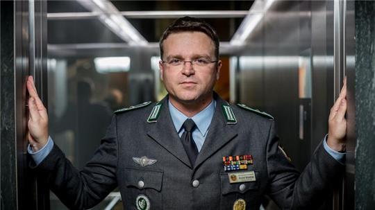 „In den kommenden Tagen wird sich zeigen, bei wem seit Ausrufung der Zeitendwende zumindest verteidigungspolitisch tatsächlich eine Erkenntniswende eingetreten ist“, sagt André Wüstner, Vorsitzender des Deutschen Bundeswehrverbands.