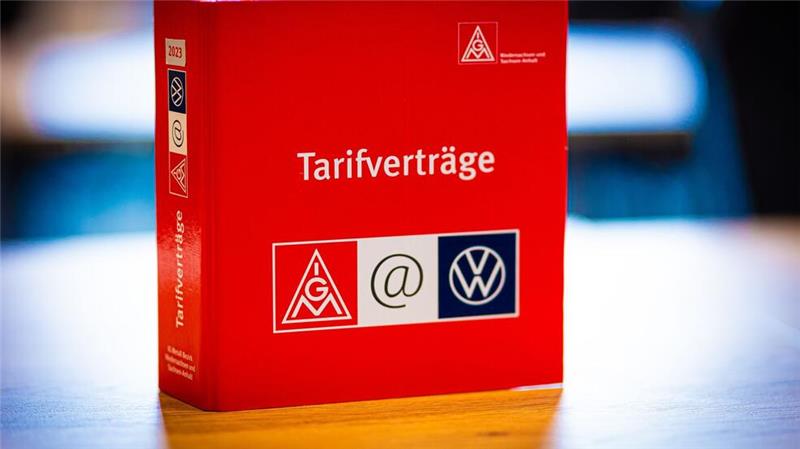 Neue VW-Tarifverträge sollen bis Ende Januar fertig sein In den kommenden Wochen sollen die Beschäftigten im Detail über die neuen Verträge informiert werden. (Symbolbild)