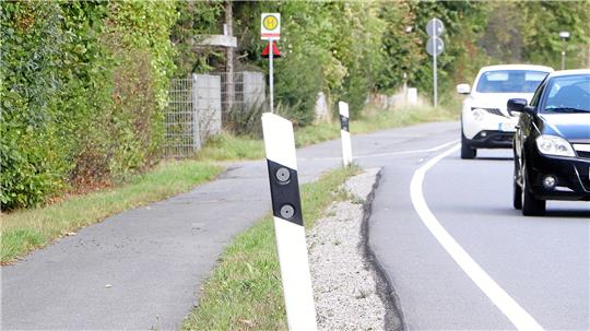 In den kommenden Wochen wird der Radweg in Neuekrug saniert, während die Bushaltestellen barrierefrei ausgebaut werden.