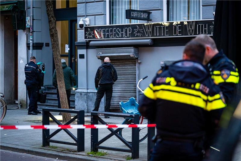 Rotterdam: Stecken Drogenbanden hinter der Anschlagsserie? In den letzten Tagen haben mehrere Explosionen für Unruhe in Rotterdam gesorgt. Die Polizei untersucht inzwischen, wie hier, Spreng- oder Brandsätze.