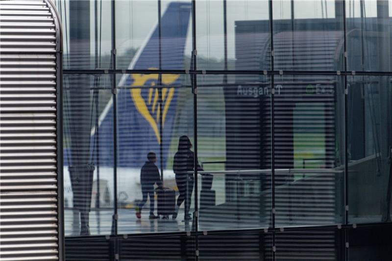 Billigflieger Ryanair will Kunden mit Rabatten anlocken In den vergangenen Monaten musste Ryanair Flüge streichen und seine Passagierprognose kürzen.