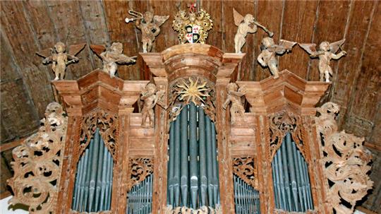 In der Abbenröder St.-Andreas-Kirche zieht unter anderem die barocke Orgel die Blicke auf sich.