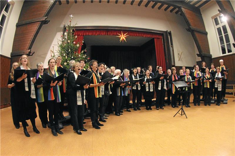 Ende einer Ära: Frauenchor Göttingerode löst sich auf In der Adventszeit 2018 singt der Frauenchor noch zusammen mit dem St.-Nicolai-Chor, mittlerweile sind viele der Göttingeröder Damen fest in das Westeröder Ensemble gewechselt. Denn ihr alter Chor ist nicht mehr aktiv und wird sich auflösen. Foto: GZ-Archiv