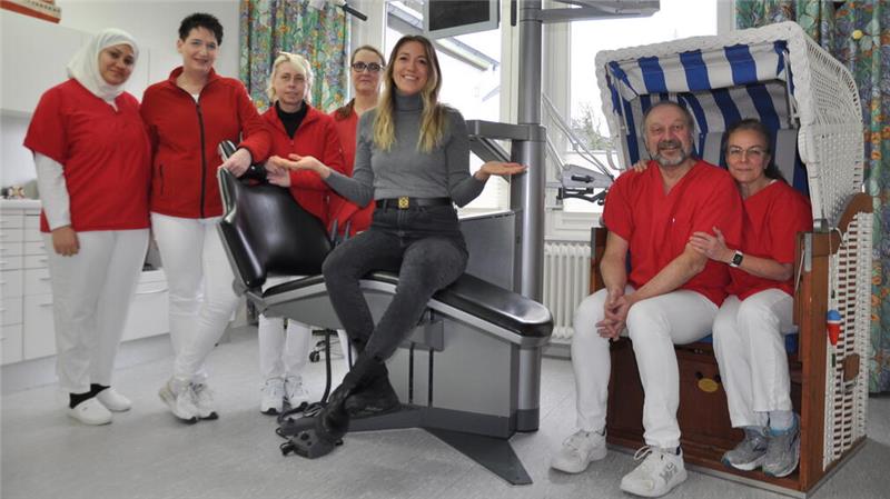 Ewelina Jankowsky folgt auf Dr. Karsten May und Dr. Cornelia Kühn In der Altstadt-Praxis an der Bäckerstraße geht es weiter (v.l.): Ragad Asaad, Annette Scholz, Susanne Ehrhardt und Anja Ungrad wechseln im April die Chefin und arbeiten für Zahnärztin Ewelina Jankowsky. Dr. Karsten May und Dr. Cornelia Kühn gehen in den Ruhestand, helfen aber noch aus.