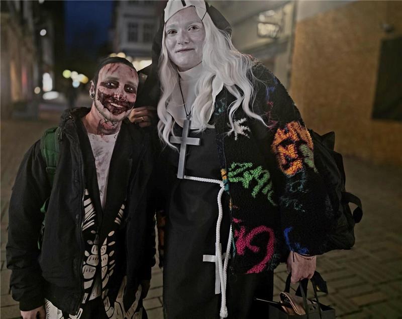 Grusel allerorten: Halloween-Fieber infiziert die Stadt In der Altstadt von Goslar sind zahlreiche Halloween-Gestalten unterwegs.