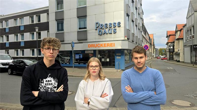 Die CvD-Abiturienten dürfen in der Schule wieder Partys feiern In der Auseinandersetzung Position bezogen: Julian Heger und Amy Deetz hatten vom Goslarer Ratsherren und früheren Ratsgymnasiasten Niklas Prause Unterstützung erhalten.