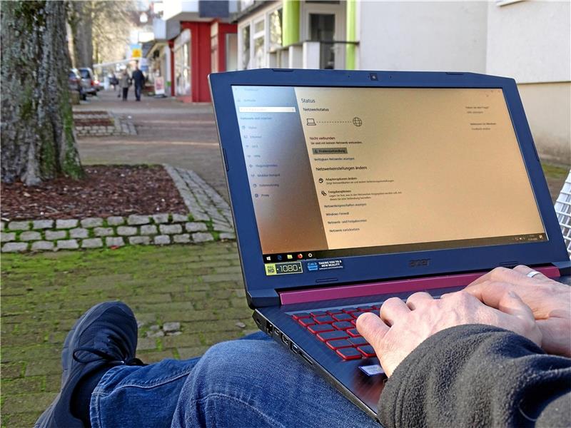 Internetprobleme nun auch mit Vodafone In der Bad Harzburger Innenstadt, entlang der Fußgängerzone Herzog-Wilhelm-Straße, will die Stadt demnächst kostenfreies W-Lan einrichten. Foto: Exner