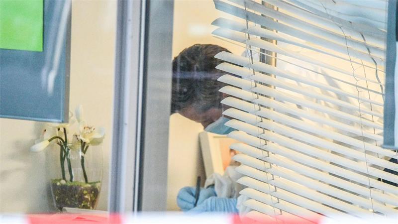 Angreifer von Regensburg sitzt in U-Haft - Motiv unklar In der Bank läuft die Spurensicherung.