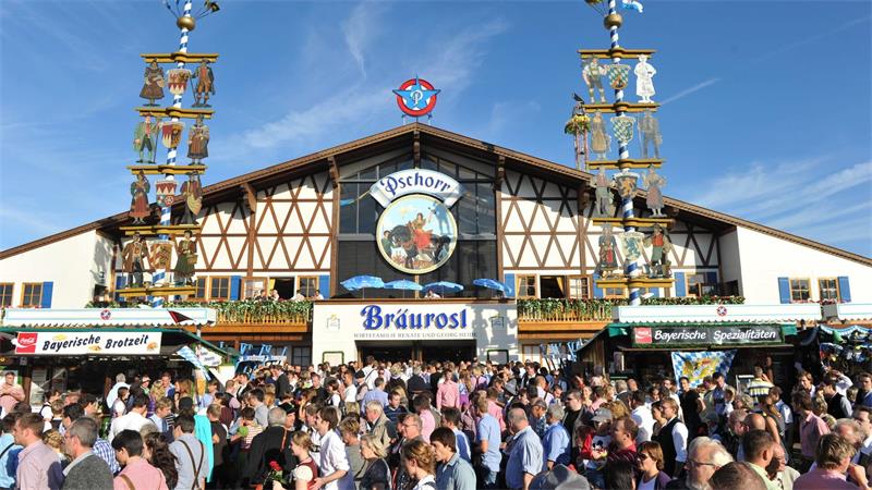 „Bier, Boobs, Brezn“ - Ein lesbisches Wiesn-Event In der Bräurosl finden die queeren Partys statt.