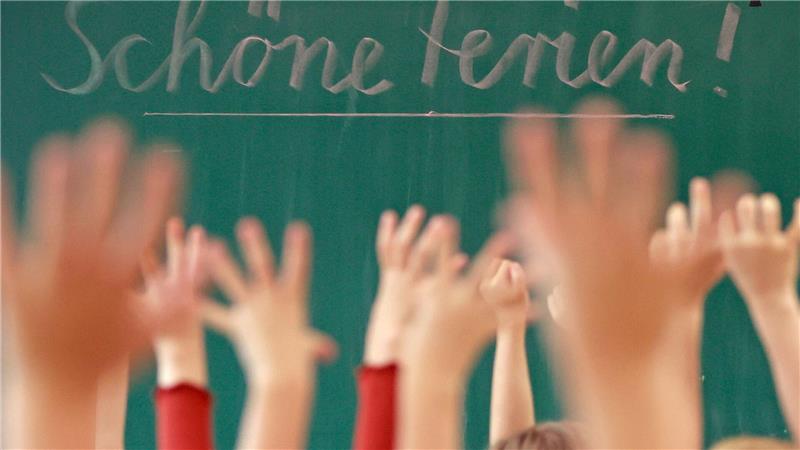 Ferien-Diskussion: Kritik aus mehreren Bundesländern In der Debatte um die seit Jahren bestehende Ferien-Sonderregel für Bayern und Baden-Württemberg haben sich mehrere Bundesländer der Kritik aus NRW angeschlossen.