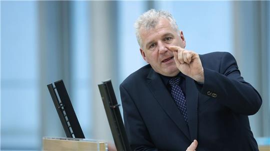 In der Diskussion um Interessenkonflikte bei Anstellungen in der Politik gerät auch der Fraktionschef der CDU in Sachsen-Anhalt, Guido Heuer, in den Fokus. (Archivbild)