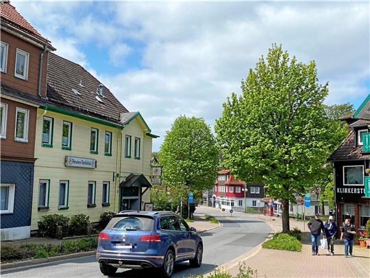 In der Elbingeröder Straße (Foto), der Lauterberger Straße und der Herzog-Wilhelm-Straße werden punktuell die Kanäle unter der Fahrbahn geprüft. Foto: Nachtweyh