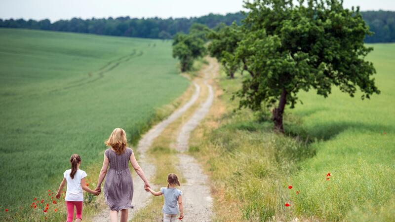 So bringen Sie Kinder und Job unter einen Hut In der Elternzeit nicht an die Arbeit zu denken, kann gut für die Gesundheit sein und hilft, sich ganz auf die Familie zu fokussieren.