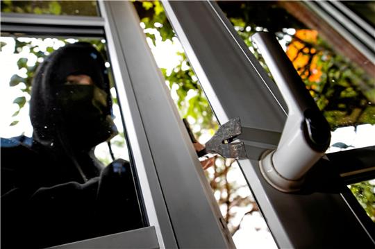 In der Ferienzeit sind wieder verstärkt Einbrecher im Landkreis Stade unterwegs. Symbolfoto: von Ditfurth/dpa