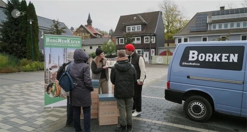 In der Fernsehsendung ZDF-Magazin Royal mit Jan Böhmermann ist Braunlage mit dem Parkplatz Neue Mitte am Freitag gegen 23 Uhr zu sehen. Foto: GZ-Screenshot