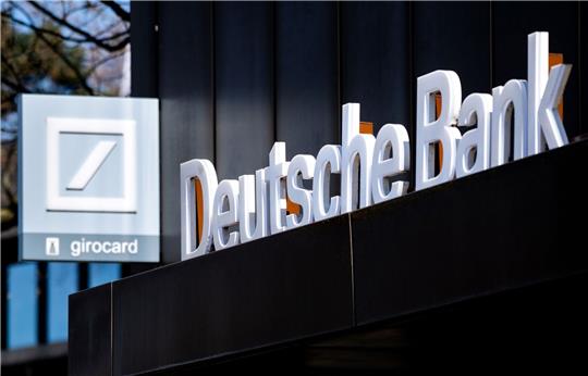 In der Finanzbranche gibt es zahlreiche Bemühungen um mehr Klimaschutz - auch die Deutsche Bank will nachhaltiger arbeiten.