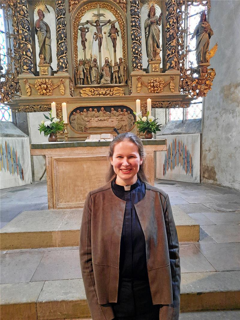 Katharina Selma Roes ist die neue Vikarin am Frankenberg In der Frankenberger Kirche wird die neue Vikarin offiziell willkommen geheißen. Foto: Privat