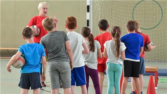In der Ganztagsbetreuung von Grundschulkindern liegen auch Chancen für Sportvereine. Allerdings sind die Rahmenbedingungen noch vollkommen offen.