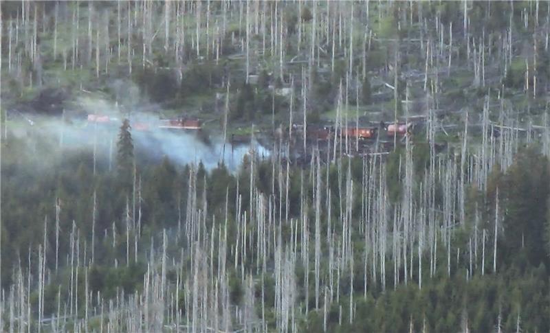 Wie Europa sich gegen Waldbrände wappnet In der Gegend am Brocken ist am Sonntagabend ein Brand ausgebrochen und Rauch steigt auf.