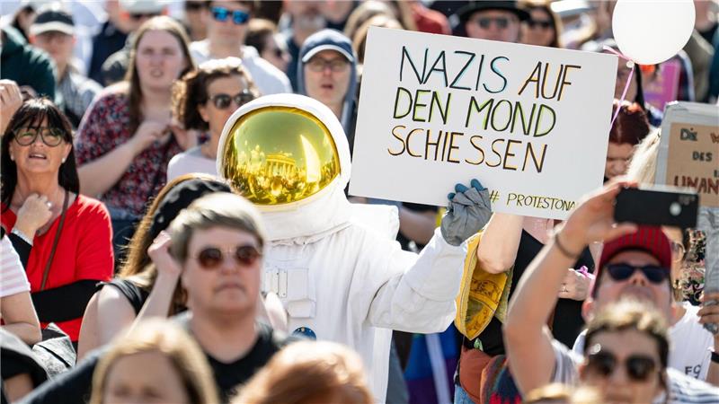 Tausende gehen für AfD-Verbot auf die Straße In der Hauptstadt sind mehrere tausend Menschen auf der Straße.