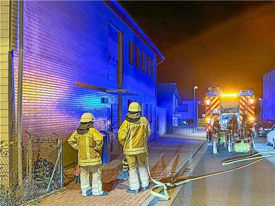 In der Herzog-Julius-Straße brennen Müllsäcke. Foto: Feuerwehr