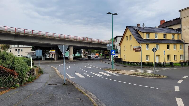 Nach Gewalttat: Polizei findet flüchtigen Ehemann tot in Bad Harzburg In der Ilsenburger Straße fanden Polizeibeamte den gesuchten Mann leblos in seinem Auto.