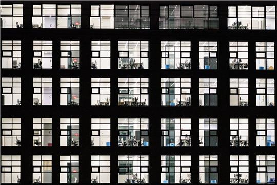 In der Immobilienkrise meiden große Investoren den Kauf von Büroflächen. Die Investments in Frankfurt brachen 2023 um fast 90 Prozent ein.
