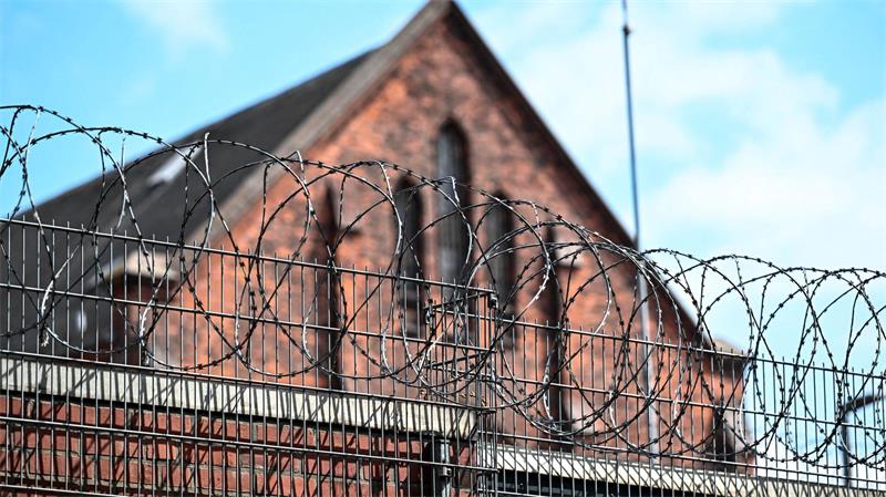 Bestechungsfall in Bremer JVA - auch Kokain geschmuggelt In der JVA Bremen sollen Bedienstete Drogen und Lebensmittel für Inhaftierte geschmuggelt haben.