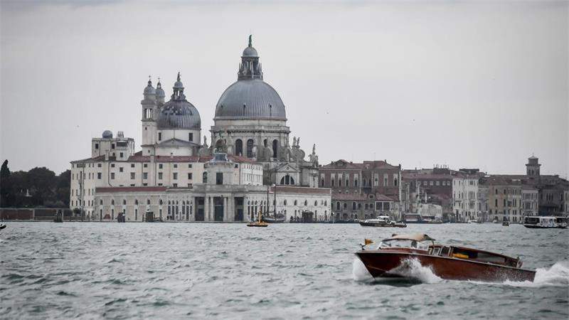 In der Lagune von Venedig sind viele Wassertaxis unterwegs. (Archivbild)