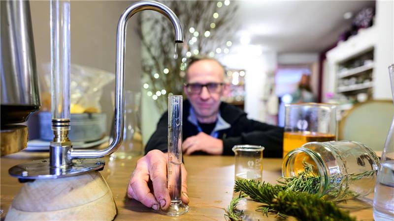 In der Lüneburger Heide werden die Zutaten für Arzneien und Kosmetik aus der Natur geholt.