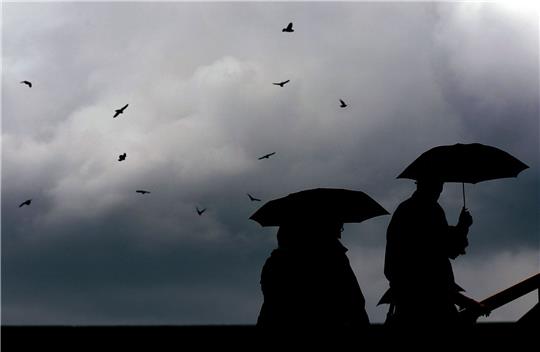 In der Mitte Deutschlands müssen sich die Menschen auf Regen einstellen.