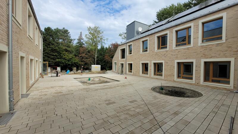 Lebenshilfe-Wohnheim: Umzug nach Harlingerode noch in diesem Jahr In der Mitte des Grundstücks befindet sich ein zentraler Innenhof. Der ist bereits gepflastert und soll auch noch begrünt werden.