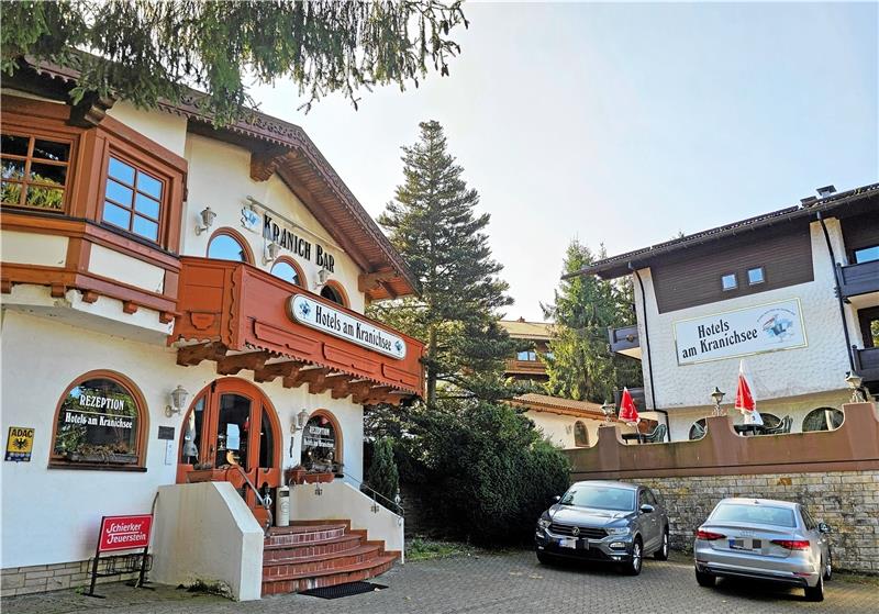 In der Nachbarschaft vom Hotel „Njord“: Die drei Häuser „Seerose“, „Diana“ sowie „Jagdhof“ bilden zusammen die „Hotels am Kranichsee“ und haben mit dem Hamburger IT-Unternehmer Christoph Schmidt seit dem 1. November einen neuen Eigentümer. Archivfoto: Sowa