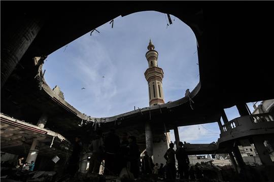 In der Nacht hat die israelische Armee die Stadt Rafah im Gazastreifen angegriffen.