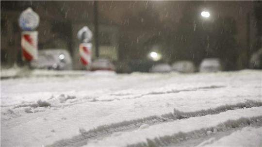 In der Nacht zu Donnerstag hat es in einigen Regionen weiter geschneit. 