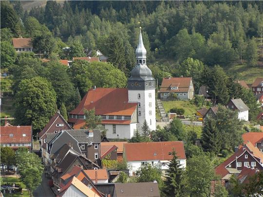 In der Paul-Gerhardt-Kirche soll am Heiligen Abend wieder die Orgel erklingen und der Engelchen-Chor singen. Doch bislang gibt es niemanden, der den Engelchor leitet und die Orgel spielt. Foto: Willi Rautmann/Fremdenverkehrsverein Lautenthal