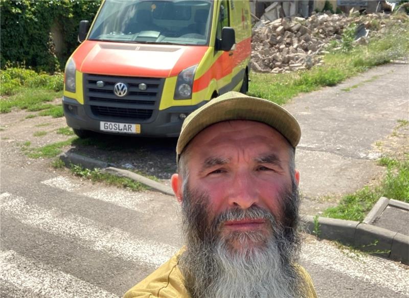 Goslarer Ukraine-Hilfe: Mit dem Krankenwagen an der Frontlinie In der Region Kramatorsk nahe der Frontlinie im Osten der Ukraine versorgt Yarek Futerko mit dem Krankenwagen verletzte Soldaten.